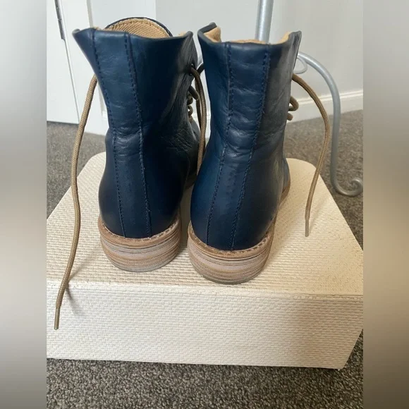 As new, EOS navy blue all leather upper lace up boots - Picture 4 of 6
